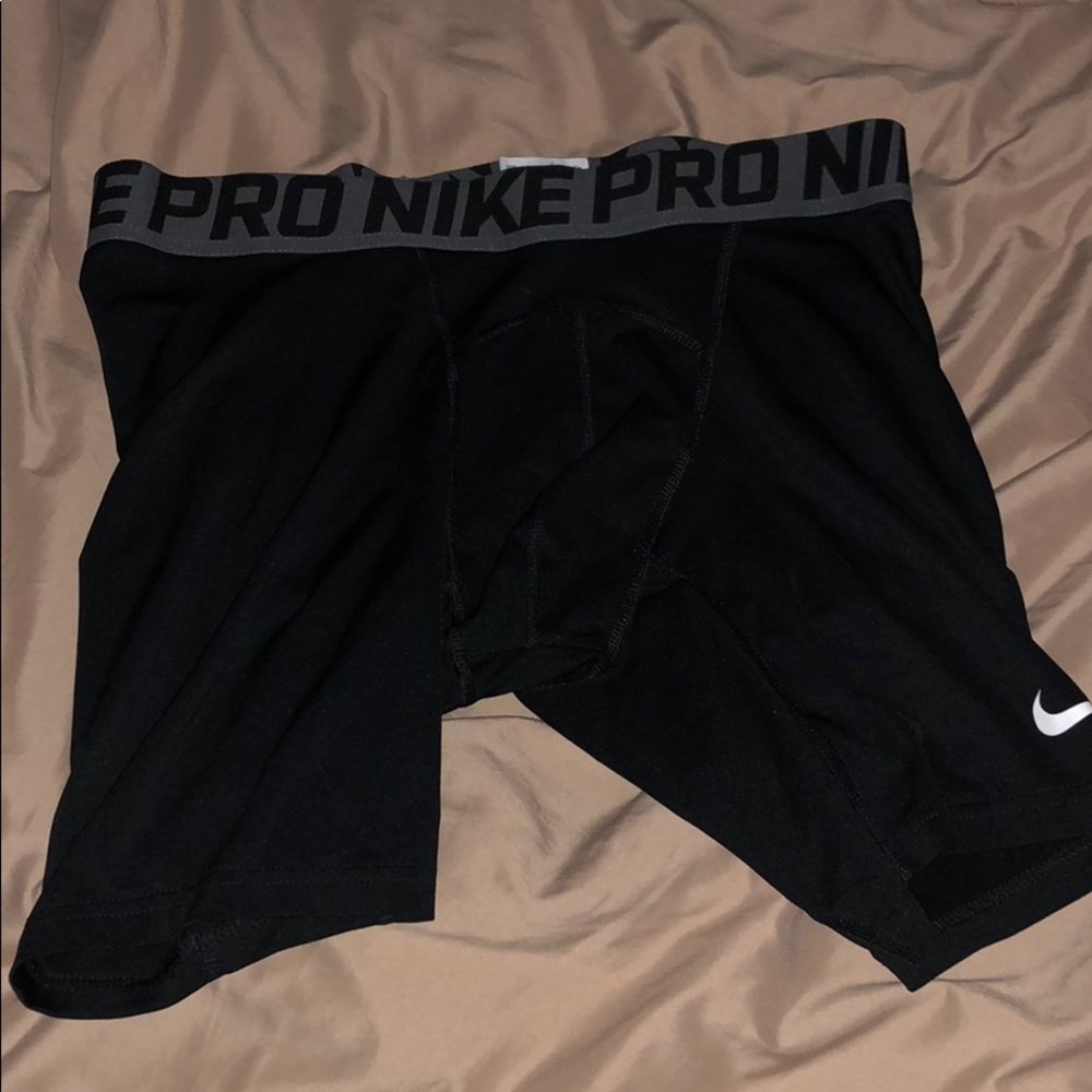 Nike Pro Mens Compression Shorts. Black. Size L